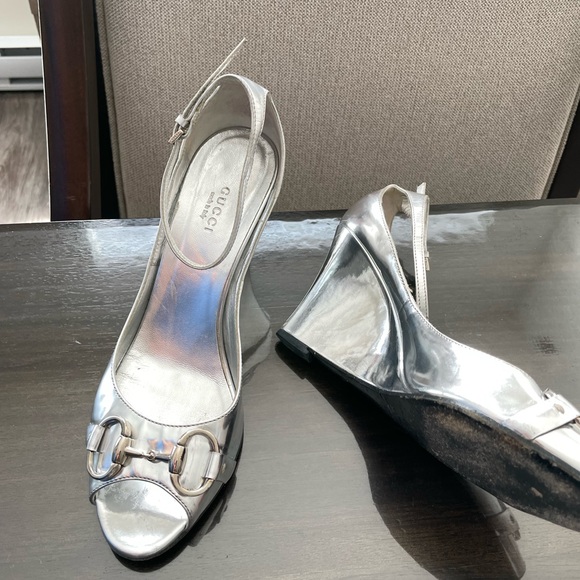 Gucci Open Metallic Silver Toe Wedge - Picture 3 of 10